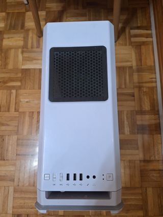 PC sobremesa blanco