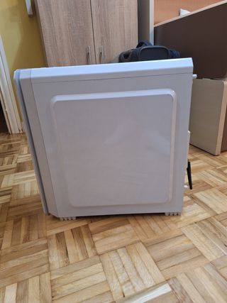 PC sobremesa blanco