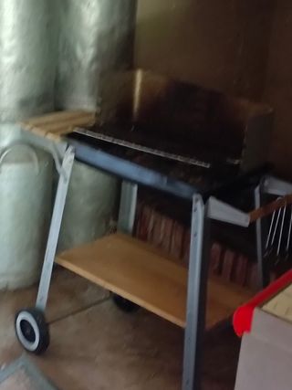Barbacoa portátil gris y negra