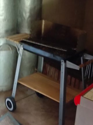 Barbacoa portátil gris y negra
