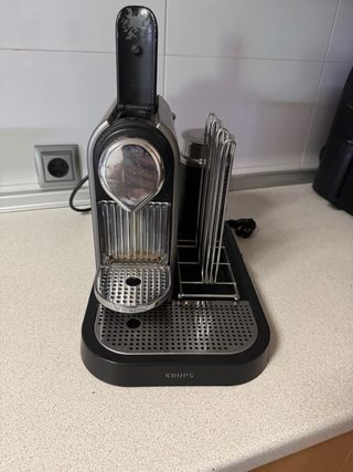 Cafetera Krups Nespreso para piezas. si funciona