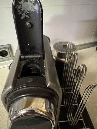 Cafetera Krups Nespreso para piezas. si funciona