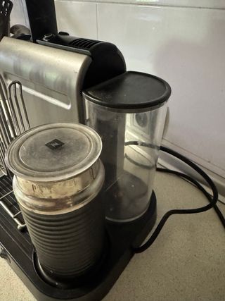 Cafetera Krups Nespreso para piezas. si funciona