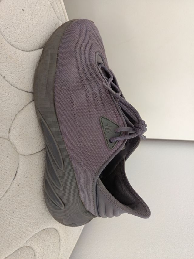 Zapatillas Adidas grises - urbanas