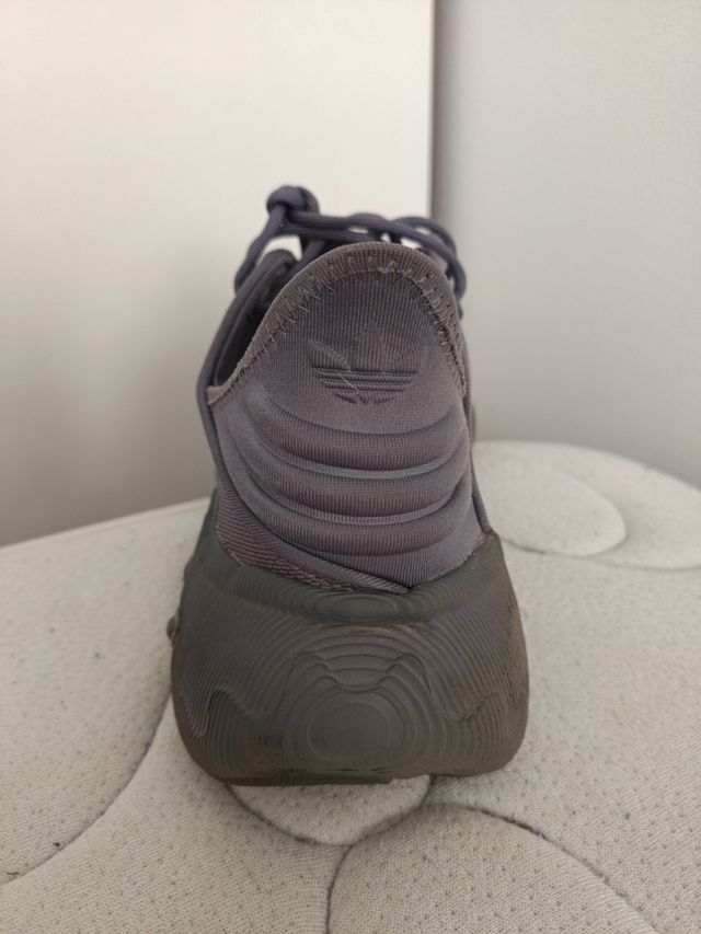 Zapatillas Adidas grises - urbanas