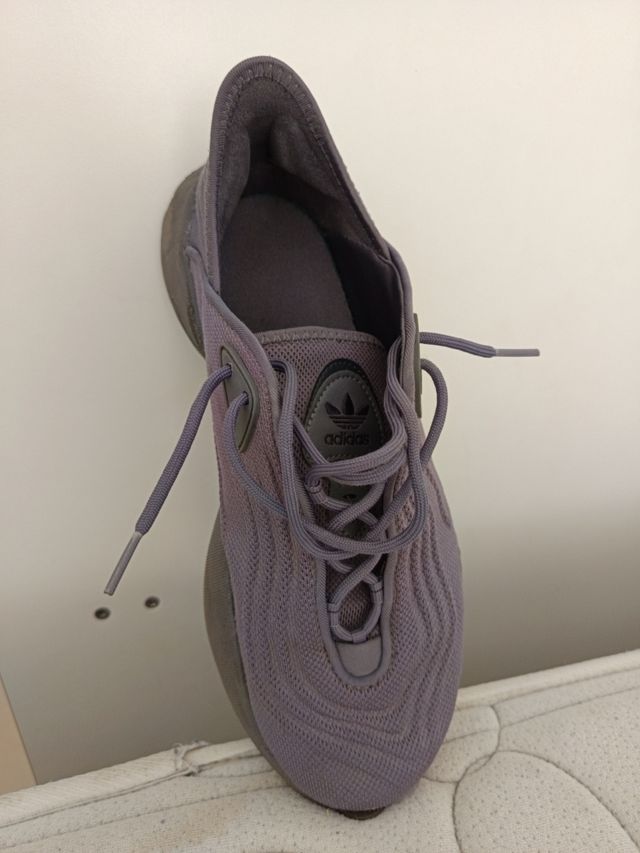 Zapatillas Adidas grises - urbanas