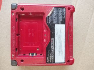 Game Boy Advance SP roja