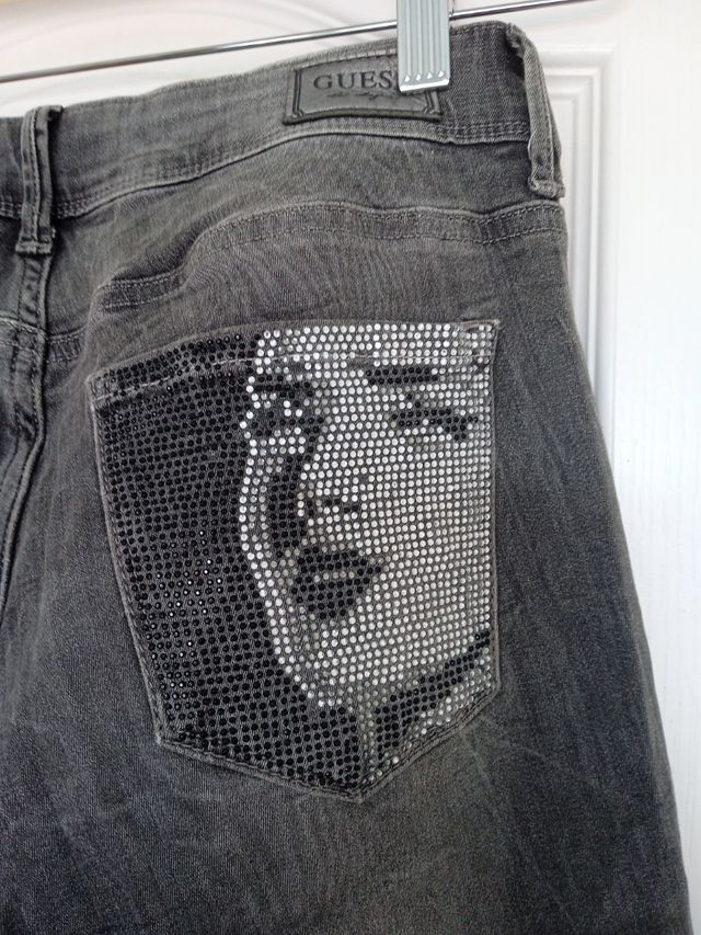 Vaqueros Guess grises