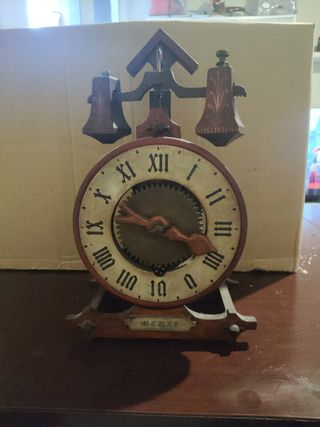 Reloj antiguo de madera