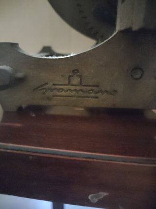 Reloj antiguo de madera