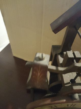 Reloj antiguo de madera
