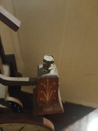 Reloj antiguo de madera