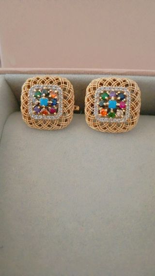Pendientes dorados multicolor