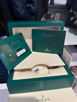 Rolex Explorer 124270 (36mm) - 2022 full set 