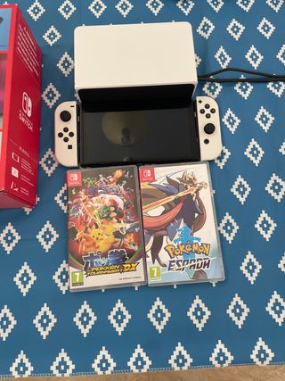 Nintendo Switch OLED Blanca + Juegos de pokemon 
