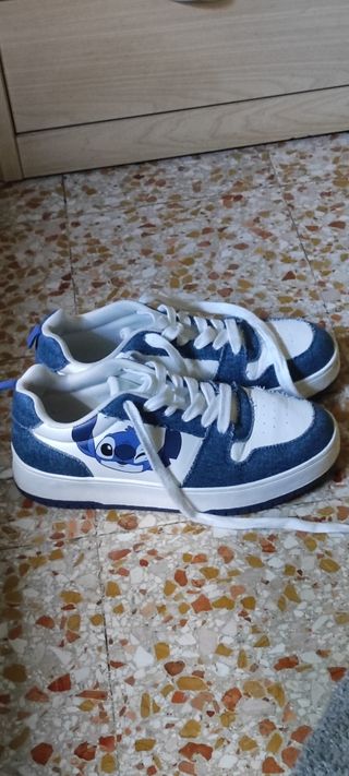 Scarpe Stitch blu e bianche