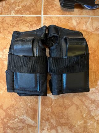 Patines en línea niño con protecciones de muñeca