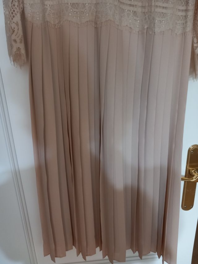 Vestido plisado de vestir en rosa nuge