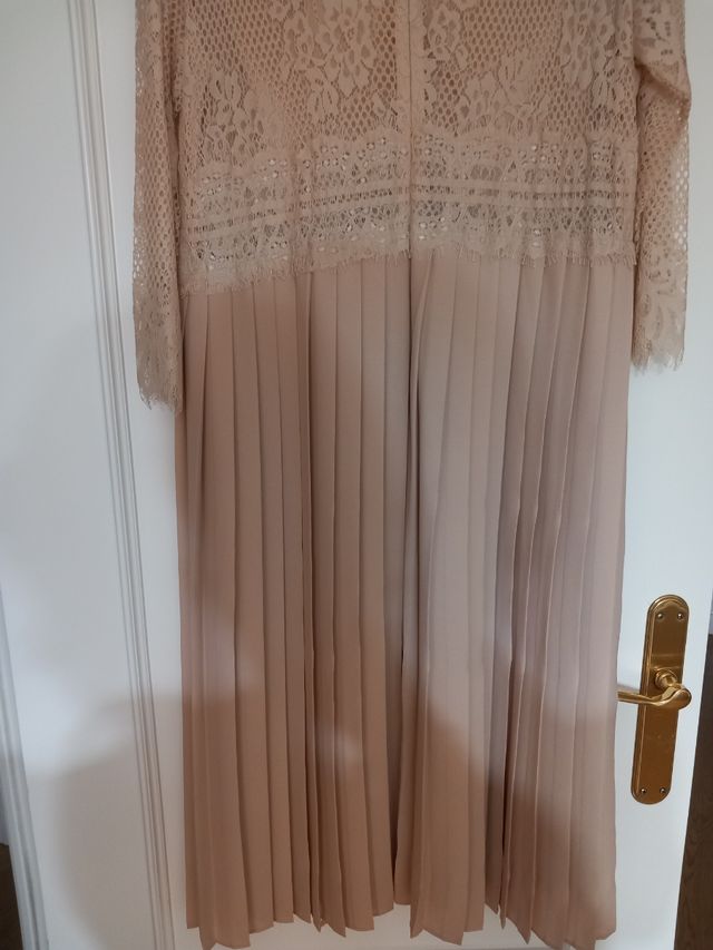 Vestido plisado de vestir en rosa nuge