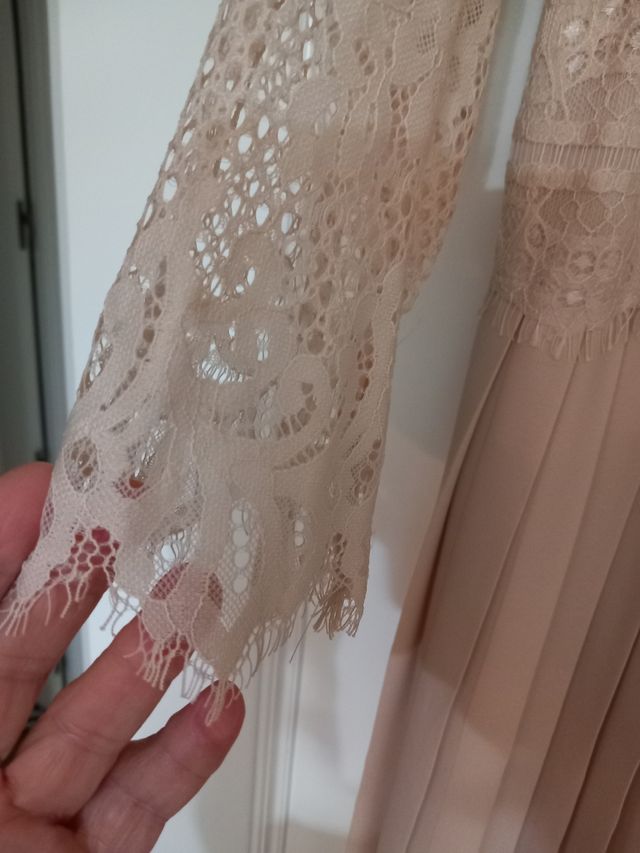 Vestido plisado de vestir en rosa nuge
