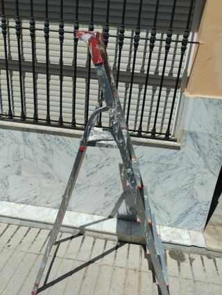 Escalera aluminio 4 peldaños