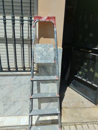 Escalera aluminio 4 peldaños