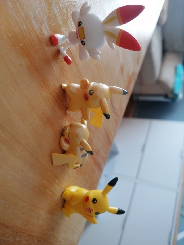 8 Figuras Pokémon