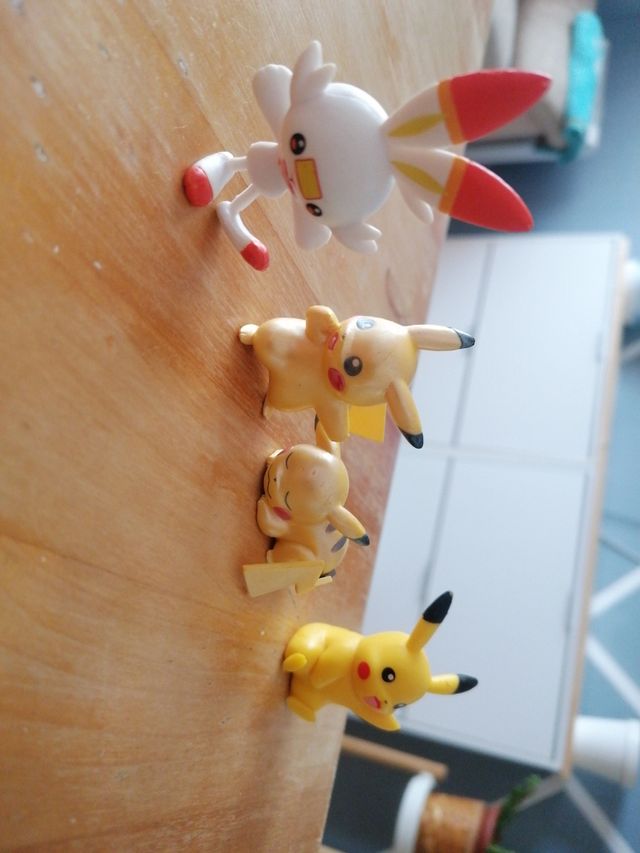8 Figuras Pokémon