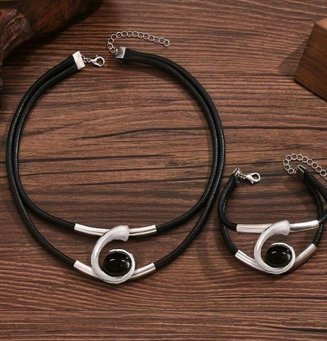 Gargantilla y pulsera plata negra