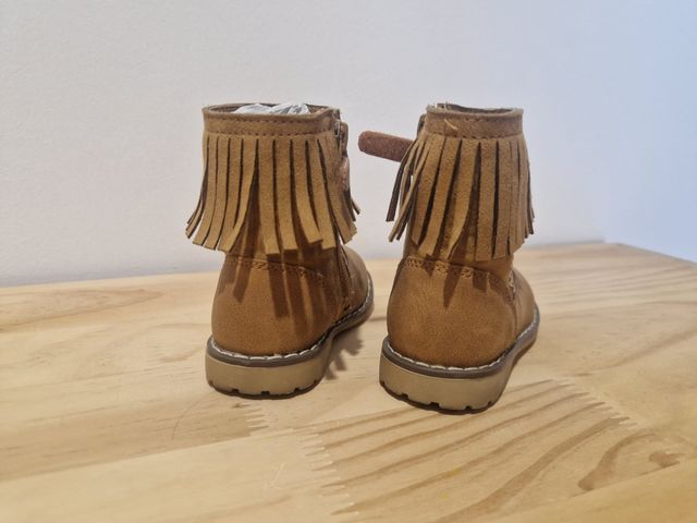 Botas niña flecos marrones Talla 20