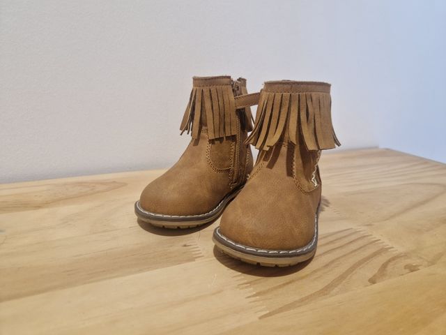 Botas niña flecos marrones Talla 20