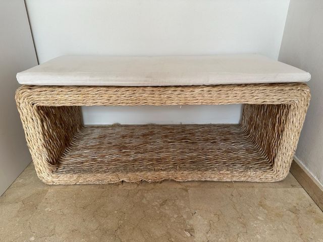 set di sedute in vimini con cuscino