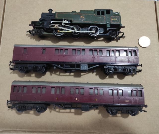 Tren HO: locomotora + 2 vagones