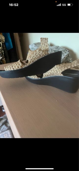 Sandalias Mustang doradas - Talla 38