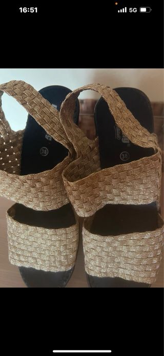 Sandalias Mustang doradas - Talla 38