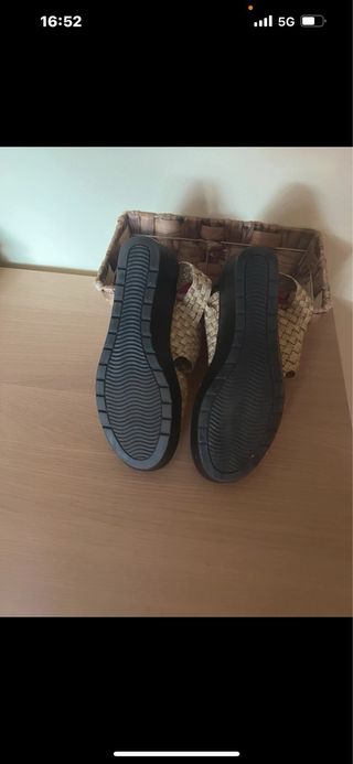 Sandalias Mustang doradas - Talla 38