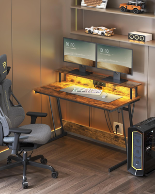 Scrivania da Gaming con Luci LED e Prese di Corren