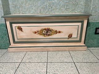 Cassapanca in legno dipinta