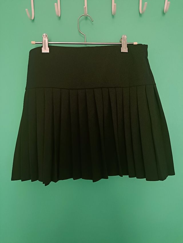 Falda plisada negra Mango