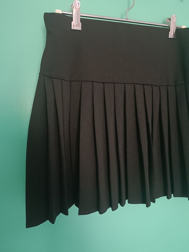 Falda plisada negra Mango