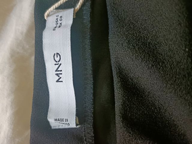 Falda plisada negra Mango