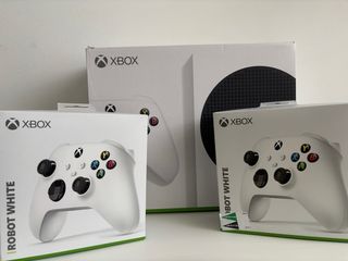 Xbox Series S blanca - 2 mandos