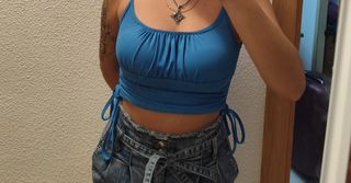Top azul veraniego