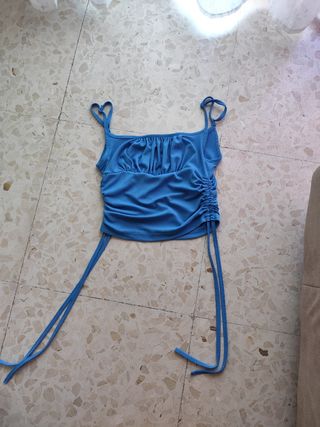 Top azul veraniego
