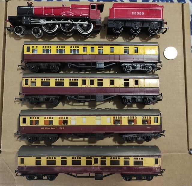 Tren HO locomotora + 4 vagones