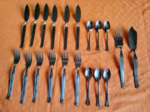 Servizio piatti e posate 6 persone