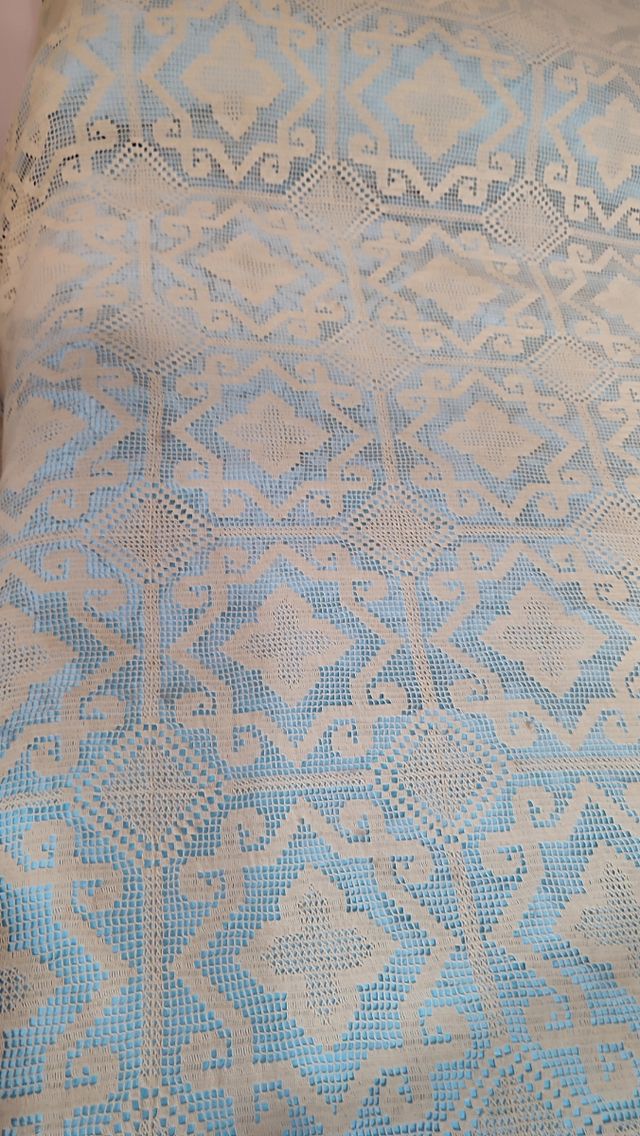 Copriletto uncinetto beige