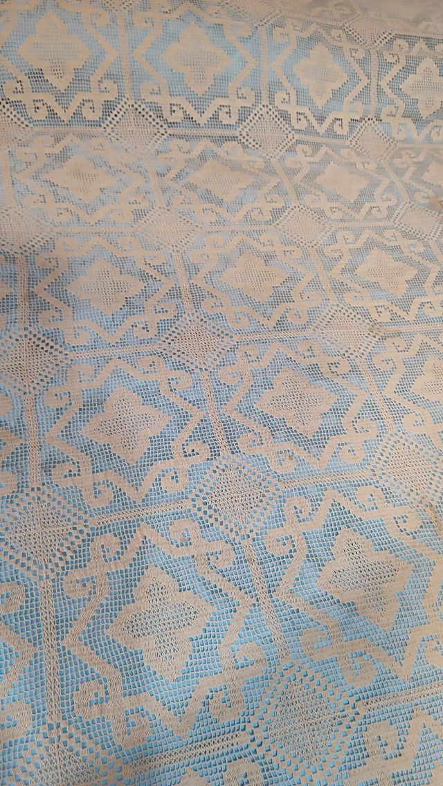 Copriletto uncinetto beige