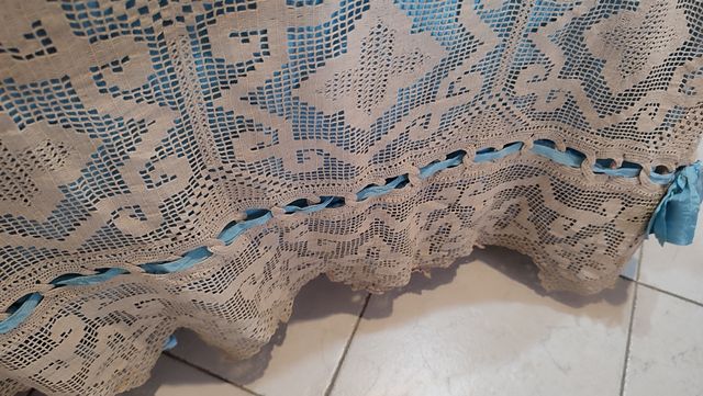 Copriletto uncinetto beige