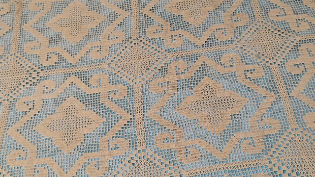 Copriletto uncinetto beige